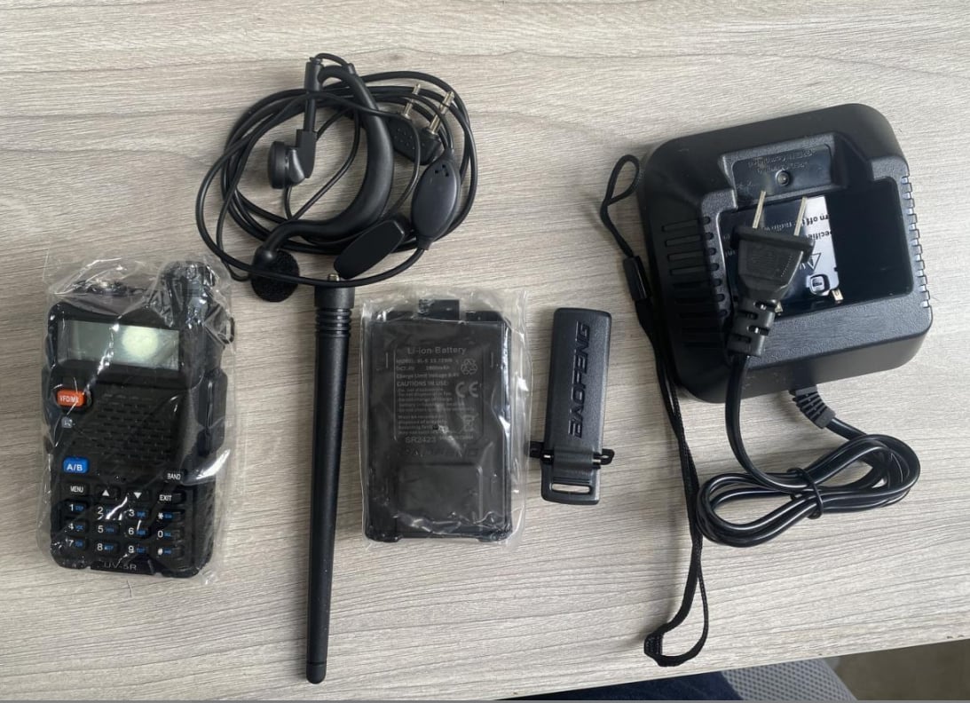 📻✨UV-5R Dual Band Ham Radio – Stay Connected Anywhere! 🌍🚶♂️