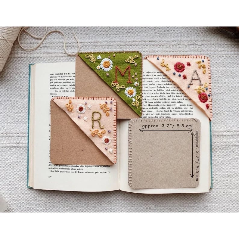 🎄Personalized hand embroidered corner bookmark