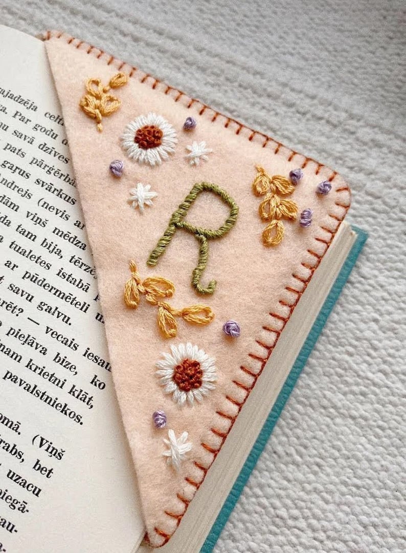 🎄Personalized hand embroidered corner bookmark